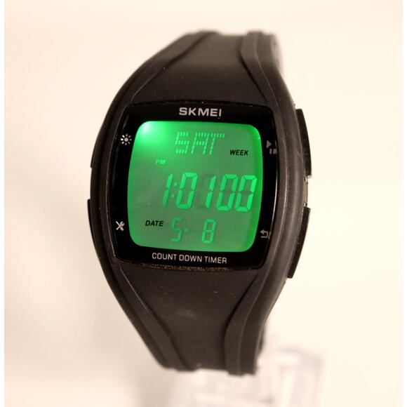 SKMEI Digital Sport 40mm Watch Black Green Backlight Alarm Chrono w New Battery - Picture 1 of 16